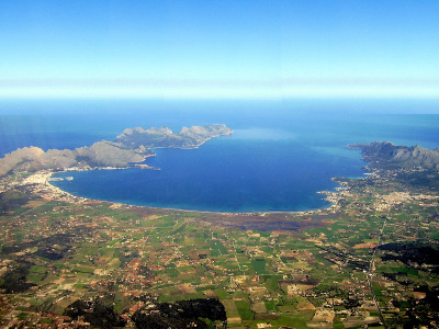 Die Bucht von Pollença im Norden von Mallorca