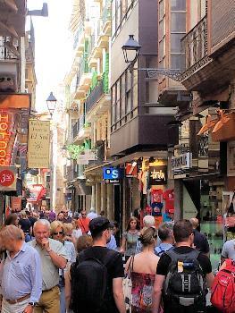 Palma, Geschäftsstraße in der Altstadt