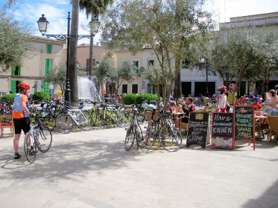 Der Marktplatz von Petra im Zentrum von Mallorca