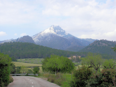 Der Berg "Galatzó", mit fast 1000 Metern die höchste Erhebung des Tramuntana-Gebirges im Südwesten